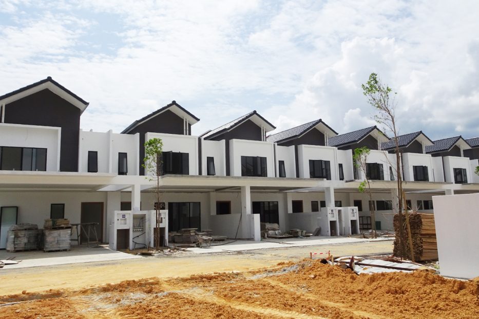 PVC oder Aluminium? Wie kann man das Material von Fenstern und Türen an die Anforderungen der Investitionsprojekte anpassen?